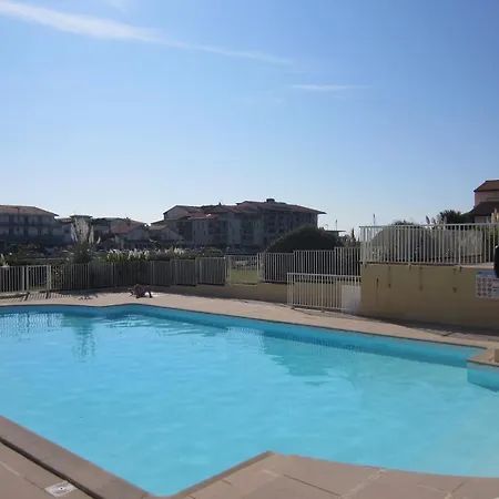 Avec Piscine En Copropriete Pour 6 Personnes- Notre-dame Du Port *
